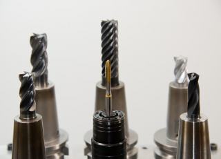 Usinage de précision : tolerances IT et CNC multiaxes